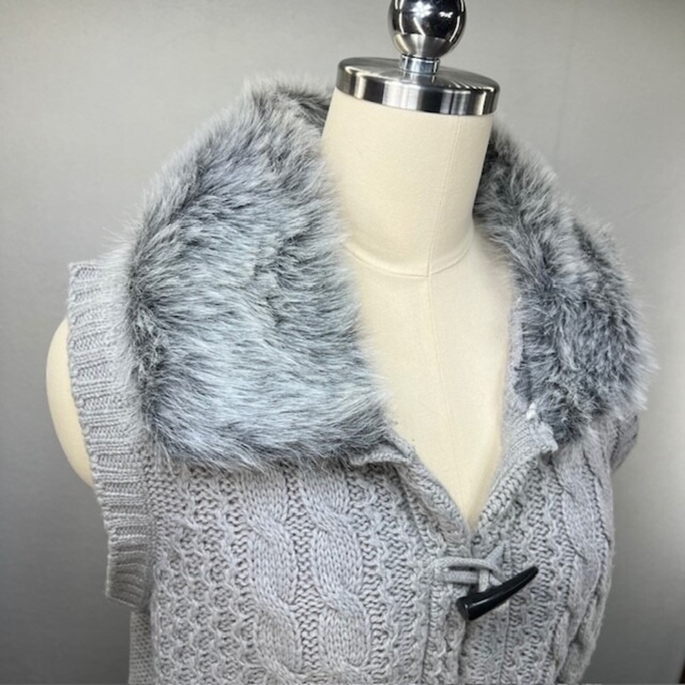Yarn Art Womens Faux Fur Gray Fall/Winter Vest Sweater Cardigan Cable Knit L - Picture 3 of 9